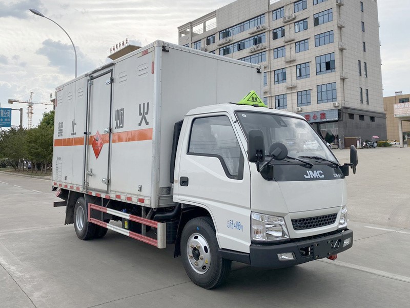 CSC5040XRYJ6型易燃液體廂式運輸車