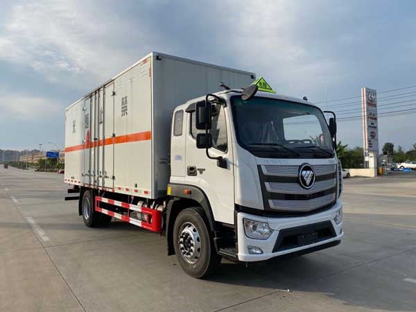 CSC5180XRYB6型易燃液體廂式運(yùn)輸車(chē)