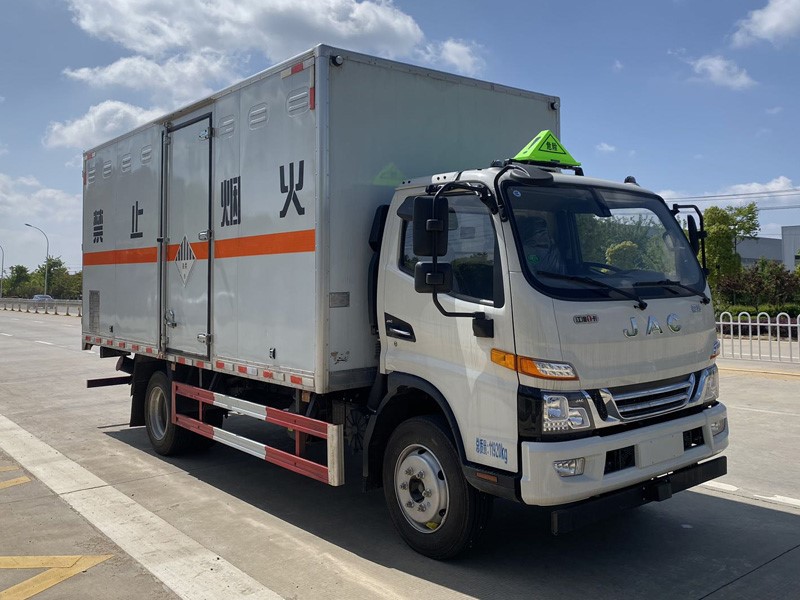 CSC5120XZWJH6型雜項(xiàng)危險(xiǎn)物品廂式運(yùn)輸車(chē)