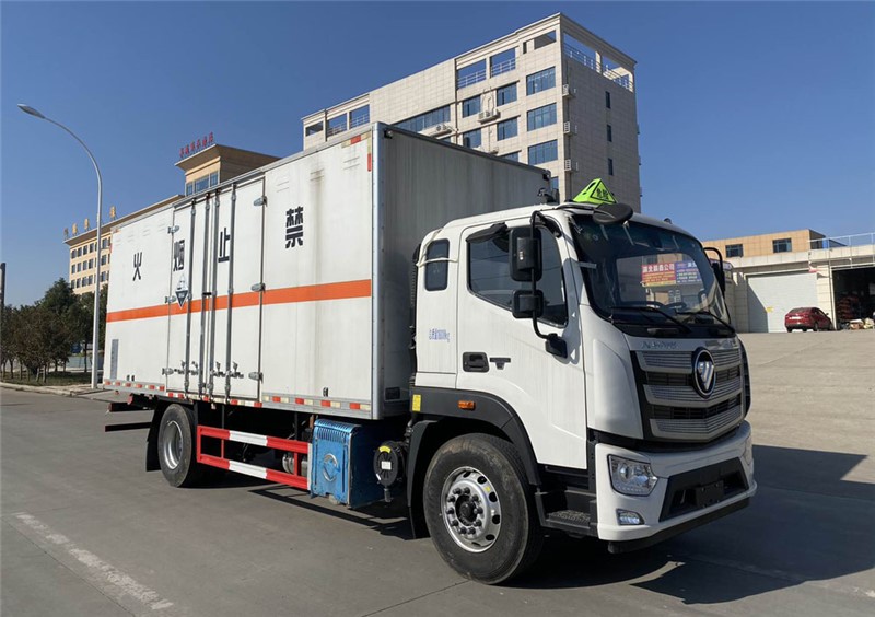 CSC5180XFWB6型腐蝕性物品廂式運(yùn)輸車
