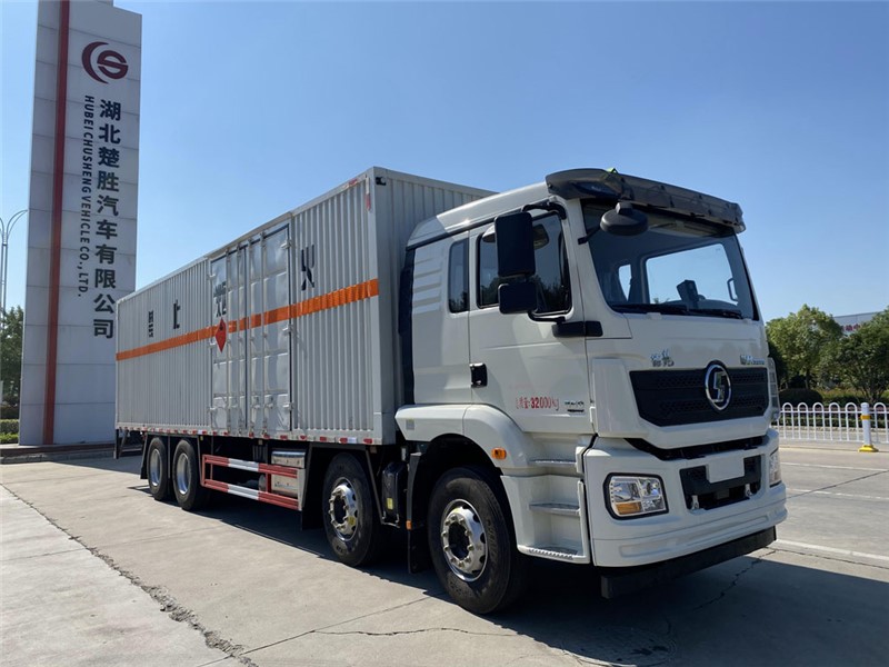 CSC5329XRYS6型易燃液體廂式運(yùn)輸車