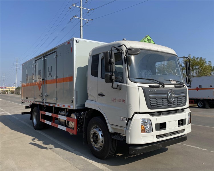 CSC5181XRYD6型易燃液體廂式運(yùn)輸車