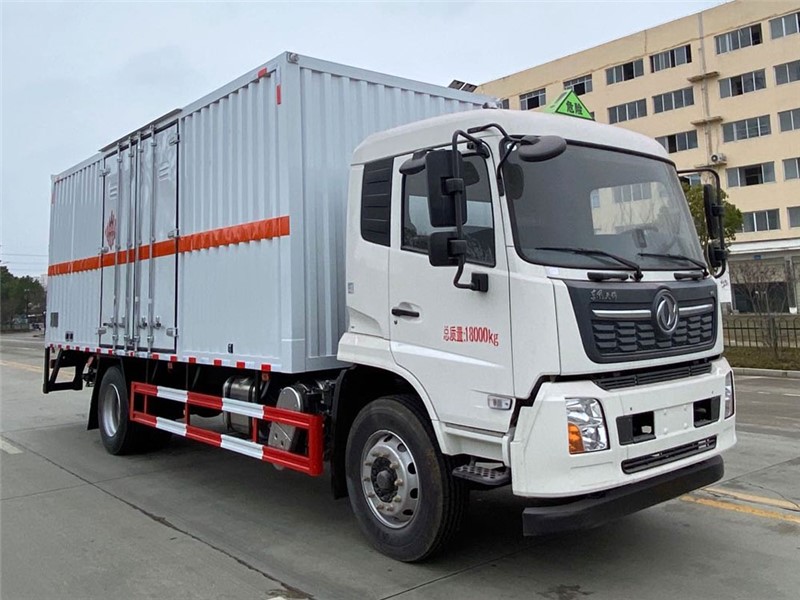 CSC5181XRGD6型易燃固體廂式運(yùn)輸車