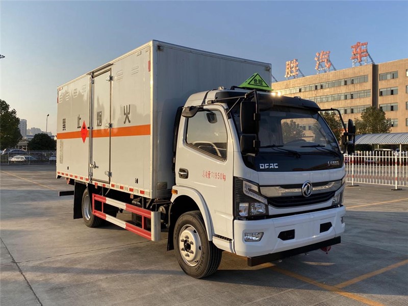 CSC5125XRY6型易燃液體廂式運(yùn)輸車